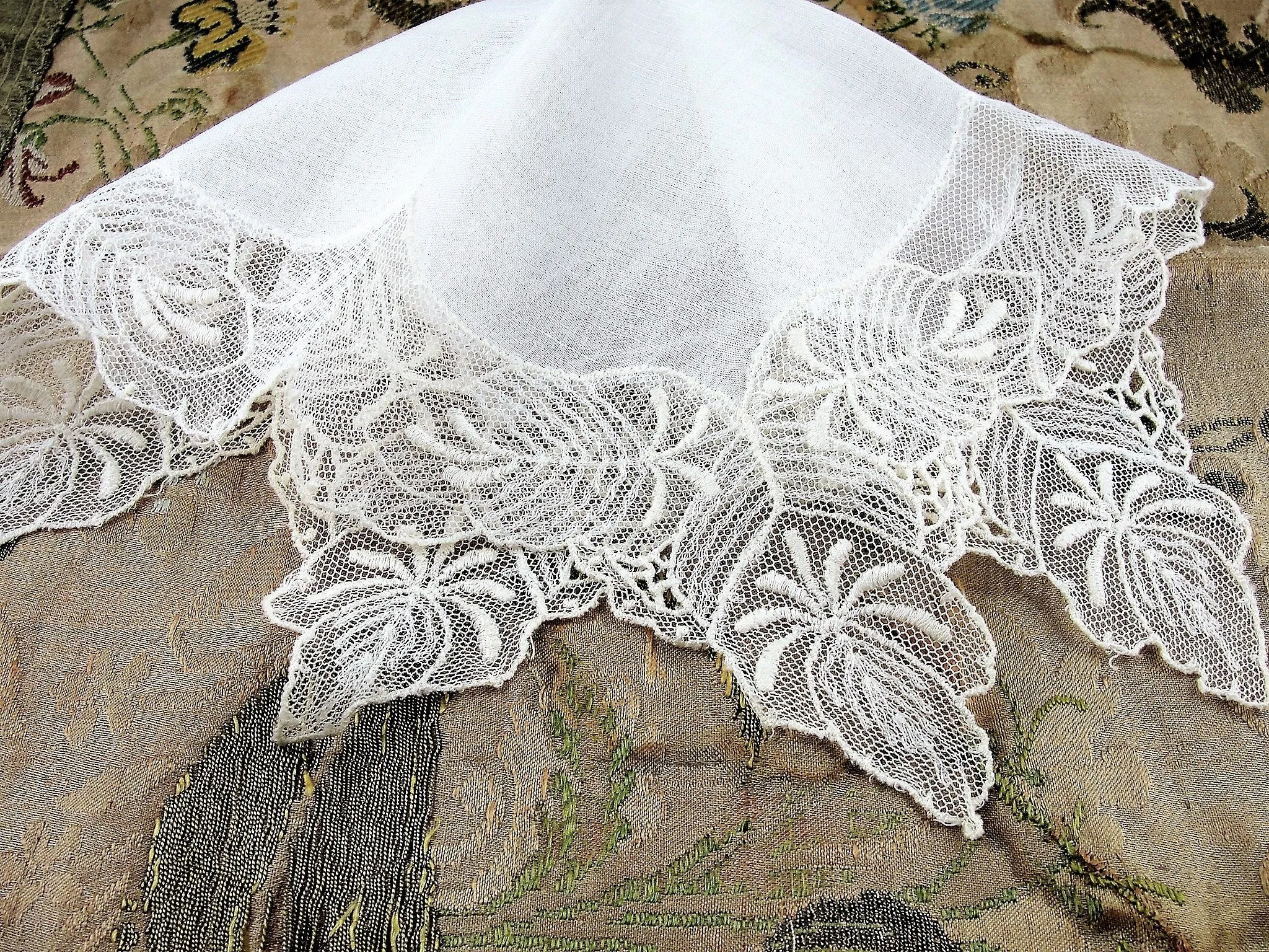 BEAUTIFUL Vintage Lace Hankie,BRIDAL WEDDING Handkerchief,Breathtaking Bridal Hanky,Wide Tambour Lace,Wedding Hankies,Collectible Hankies