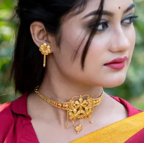 Nayantara - Flower Motif Choker With Earrings